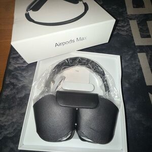 Apple AirPods Max - Sleek Black Finish